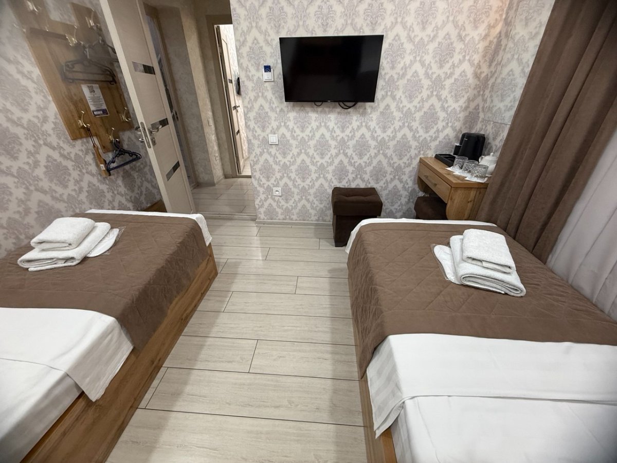 Barhat Hotel 23