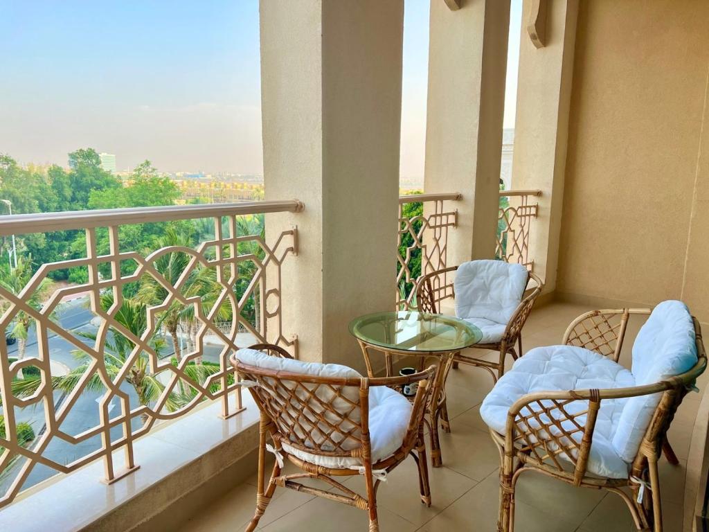 Private Suites Al Hamra Palace at golf & sea resort 4