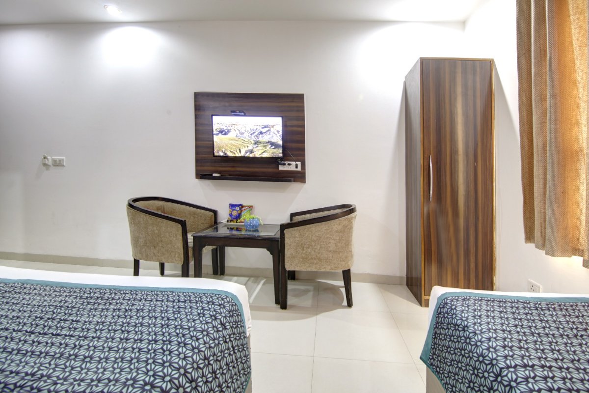 Hotel Devrana Delhi Airport 11